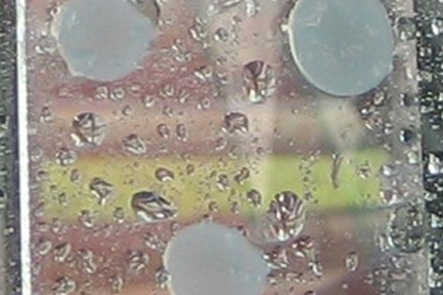 Water droplets on a TiO&lt;sub&gt;2&lt;/sub&gt;-particle based layer before exposure to UV&lt;sub&gt;A&lt;/sub&gt;-light.